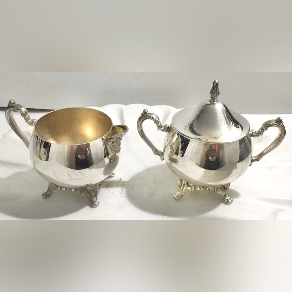 Vintage Oneida USA silver plate cream and sugar bowl set